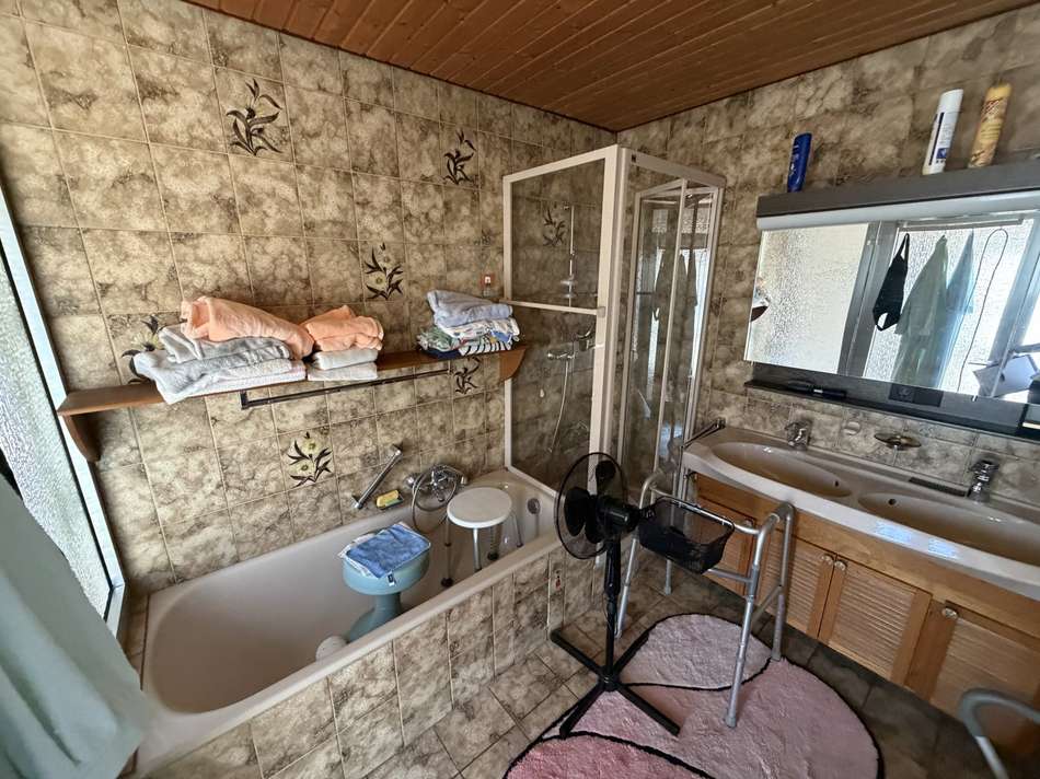 OG-Bad-Dusche-Wanne
