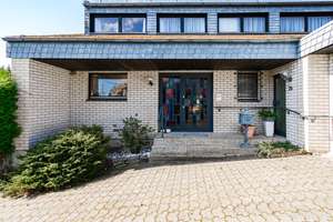 Höhscheid. Freistehendes Einfamilienhaus in Süd-Westausrichtung mit Doppelgarage. – Die vollständige Adresse der Immobilie erhältst du vom Anbieter., 42659 Burg/Höhscheid, Solingen – Vorschaubild 3