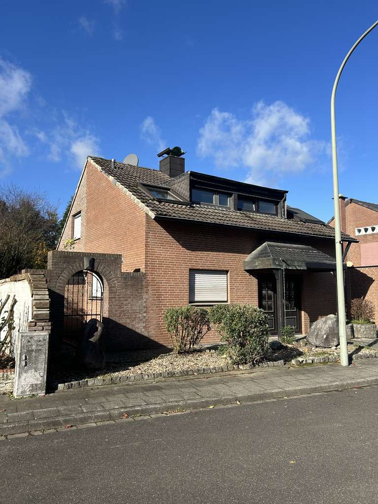 Immobilie in Erkelenz - Einfamilienhaus mit Garage - Bild 0