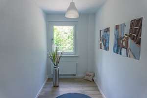 Attraktive 3-Raum-Wohnung mit Balkon in schönem Wohnumfeld – Am Bernsdorfer Hang 12, 9126 Bernsdorf, Chemnitz – Vorschaubild 4