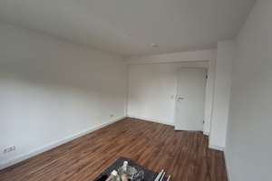 Frisch gestrichene 3 Zimmer Wohnung mit Balkon in Köln-Holweide - 1 Monat Mietfrei – Bergisch Gladbacher Str. 442, 51067 Holweide, Köln – Vorschaubild 2