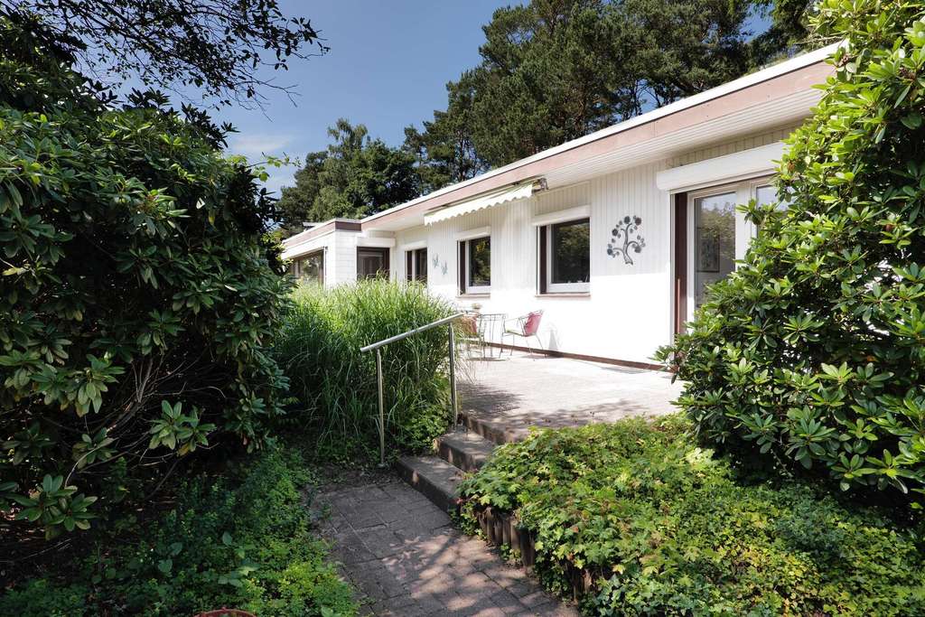 Immobilie in Hambühren - Zwei freistehende Bungalows auf großem Grundstück - Bild 0