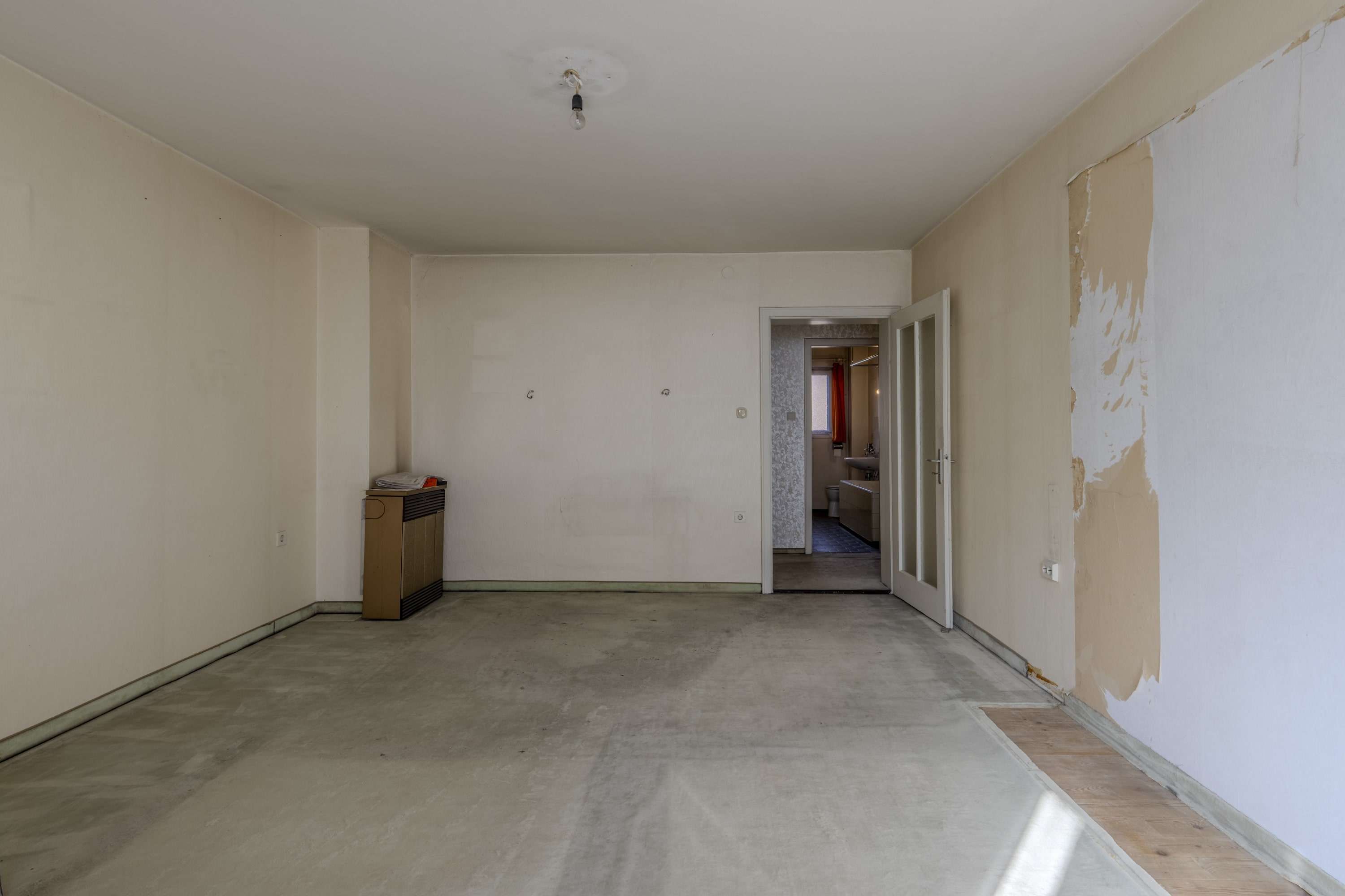 Gelegenheit in Bestlage - sanierungsbedürftige 2,5-Zimmer-Wohnung, mit Balkon und bezugsfrei, München – Bild 4