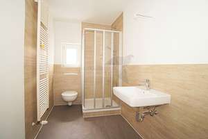 !! NEU SANIERT !! Tolle 2 Raum-Whg. mit Dusche und Tageslichtbad im grünen Ebersdorf