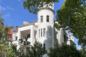 *lichtdurchflutete Jugendstil-Villenetage* mit 20 qm Süd-West Balkon +Garten