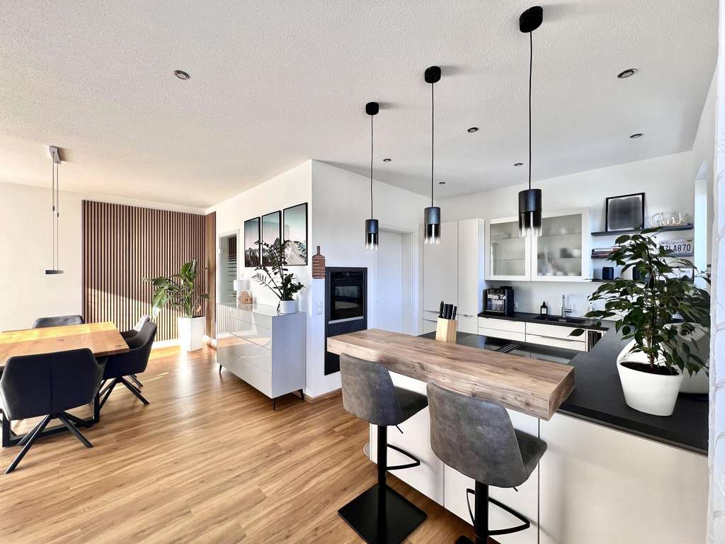Immobilie in Kirchdorf an der Iller - TOP-Exklusiv & modern! 3,5 Zimmer-Maisonettewohnung mit 2 TG-Stellplätzen! - Bild 0