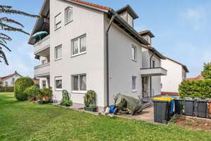 Lichtdurchflutete 2-Zimmer-Dachgeschosswohnung mit Balkon und Garage