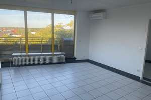 Modernes Wohnen in Paderborn: 2-Zimmer-Wohnung mit großer Terrasse, Blick über PB – Westernmauer 12-16, 33098 Kernstadt, Paderborn – Vorschaubild 3