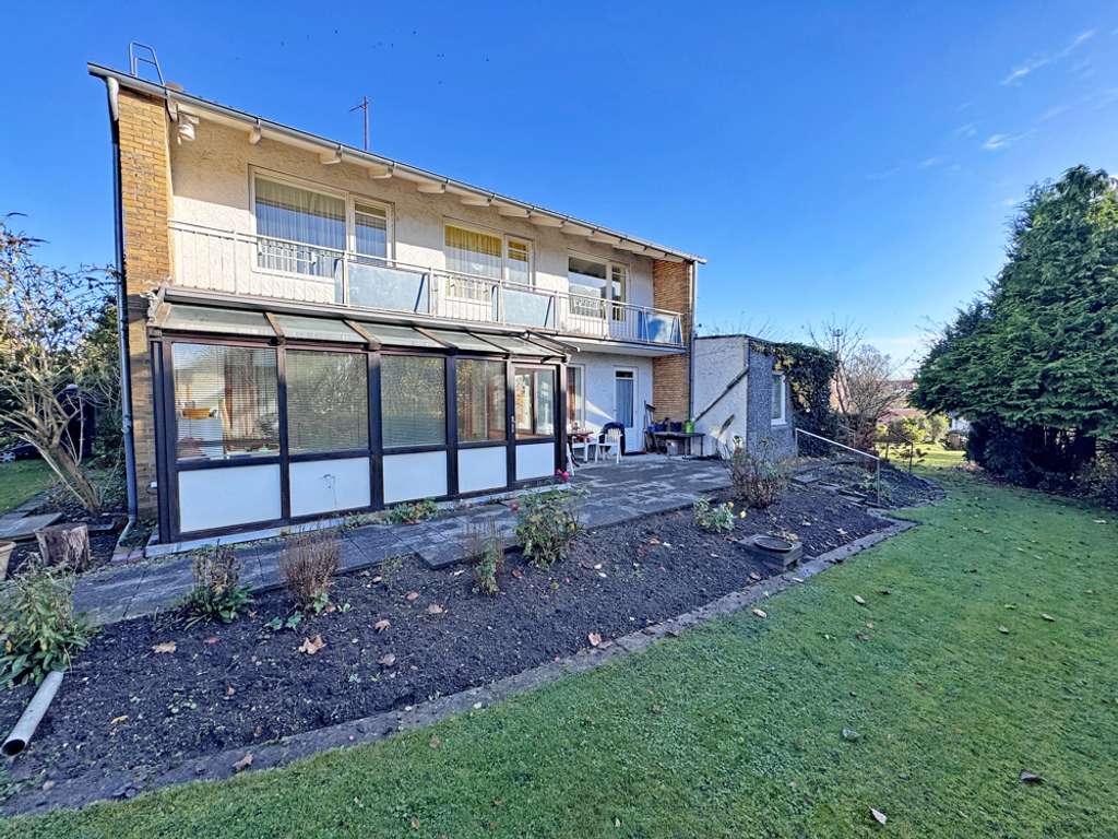 Immobilie in Reinfeld - Reinfeld : mod. bed. Architektenhaus mit Garage und Vollkeller auf großem Grundstück (mit Bauoption  - Bild 0