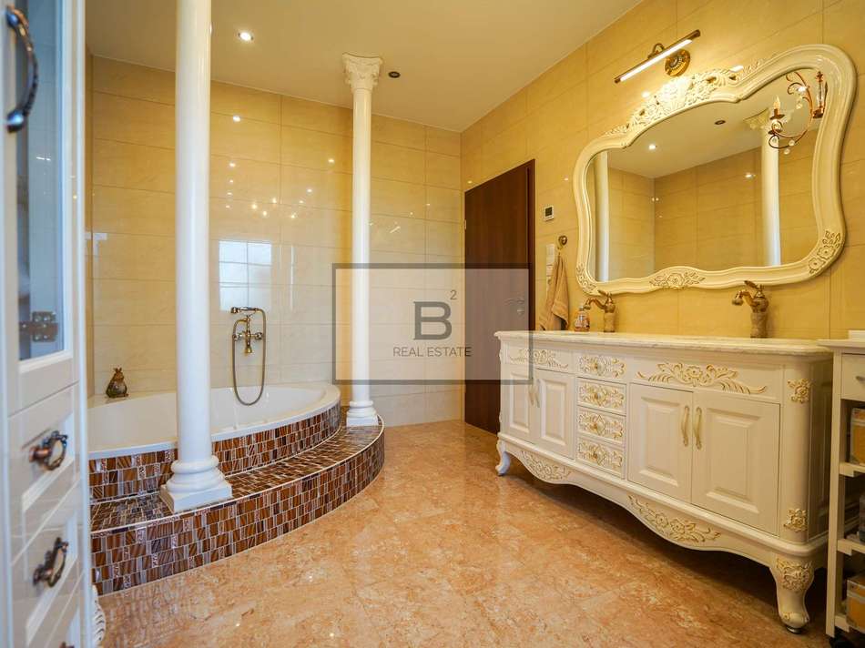 Badezimmer (OG)