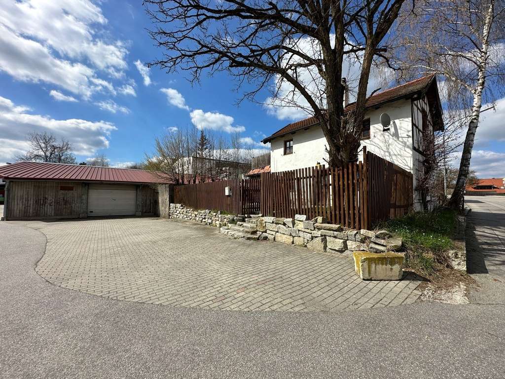 Immobilie in Ergoldsbach - Provisionsfrei: Renditestarkes Investment 6%- Top vermieteter Altbestand in Ergoldsbach - Bild 0