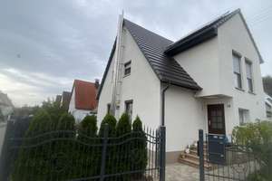 Gepflegtes Reihenhaus mit 3 Zimmern in Augsburg-Bärenkeller – Die vollständige Adresse der Immobilie erhältst du vom Anbieter., 86156 Bärenkeller, Augsburg – Vorschaubild 1
