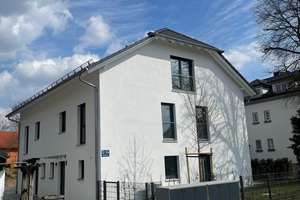 Moderne, hochwertige  Doppelhaushälfte mit sonnigem Garten und Süd-Terrasse