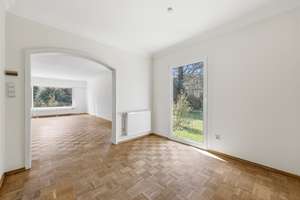 Charmantes Isartaler Holzhaus auf traumhaftem Grundstück mit enormem Entwicklungspotential. – Die vollständige Adresse der Immobilie erhältst du vom Anbieter., 81249 Lochhausen, München – Vorschaubild 8