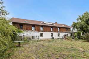 Sehr großes Anwesen mit Bauerhaus (Hof) in wunderbarer Natur -Pferdehaltung möglich-