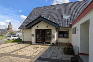Drei Wohneinheiten, jeweils mit eigenem Garten und eigener Garage – Die vollständige Adresse der Immobilie erhältst du vom Anbieter., 50126 Bergheim – Vorschaubild 4