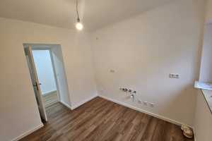 *NEU RENOVIERTE* 3-Zi-Wohnung mit Balkon und Einzelgarage – Nürnberg – Vorschaubild 8