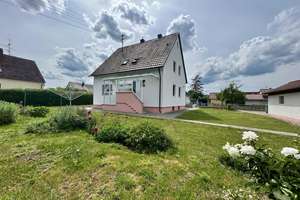 Freistehendes Einfamilienhaus mit großzügigem Grundstück und vielen Möglichkeiten – Die vollständige Adresse der Immobilie erhältst du vom Anbieter., 89428 Syrgenstein – Vorschaubild 2