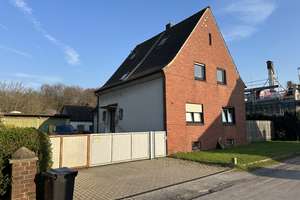 Feldhausen: Mehrgenerationenhaus mit großem Grundstück , Doppelgarage und viel Potential – Wildbruch 15, 46244 Overhagen, Bottrop – Vorschaubild 3