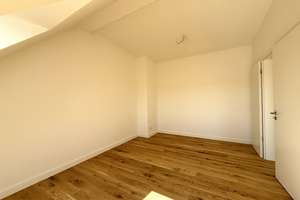 Modernes Wohnen über den Dächern: 4-Zimmer-Erstbezug mit Aufzug, Terrasse und Kochinsel – Bizetstraße 125, 13088 Weißensee, Berlin – Vorschaubild 17