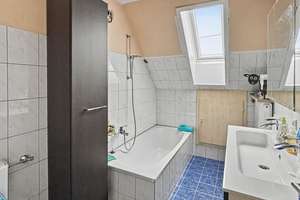 Attraktives Mehrfamilienhaus mit Potential in verkehrsgünstiger Lage in Augsburg-Lechhausen – Die vollständige Adresse der Immobilie erhältst du vom Anbieter., 86165 Lechhausen-Süd, Augsburg – Vorschaubild 11