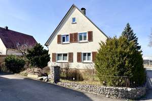 Vermietetes Einfamilienhaus mit großem Grundstück und Blick ins Grüne in Bad Wurzach – Die vollständige Adresse der Immobilie erhältst du vom Anbieter., 88410 Bad Wurzach – Vorschaubild 4