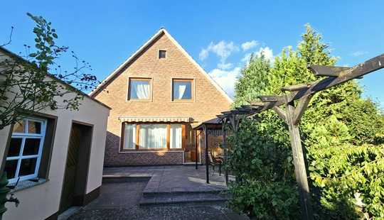 Bild von Viel Platz & Stadtrandnähe: 6-Zimmer-Einfamilienhaus auf 1.096 m² + 0 % Käuferprovision!