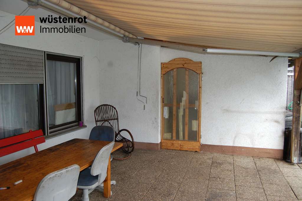 Immobilie in Straubing - Großzügiges, renovierungsbedürftiges Reiheneckhaus mit Südterrasse und Keller in ruhiger Lage - Bild 4