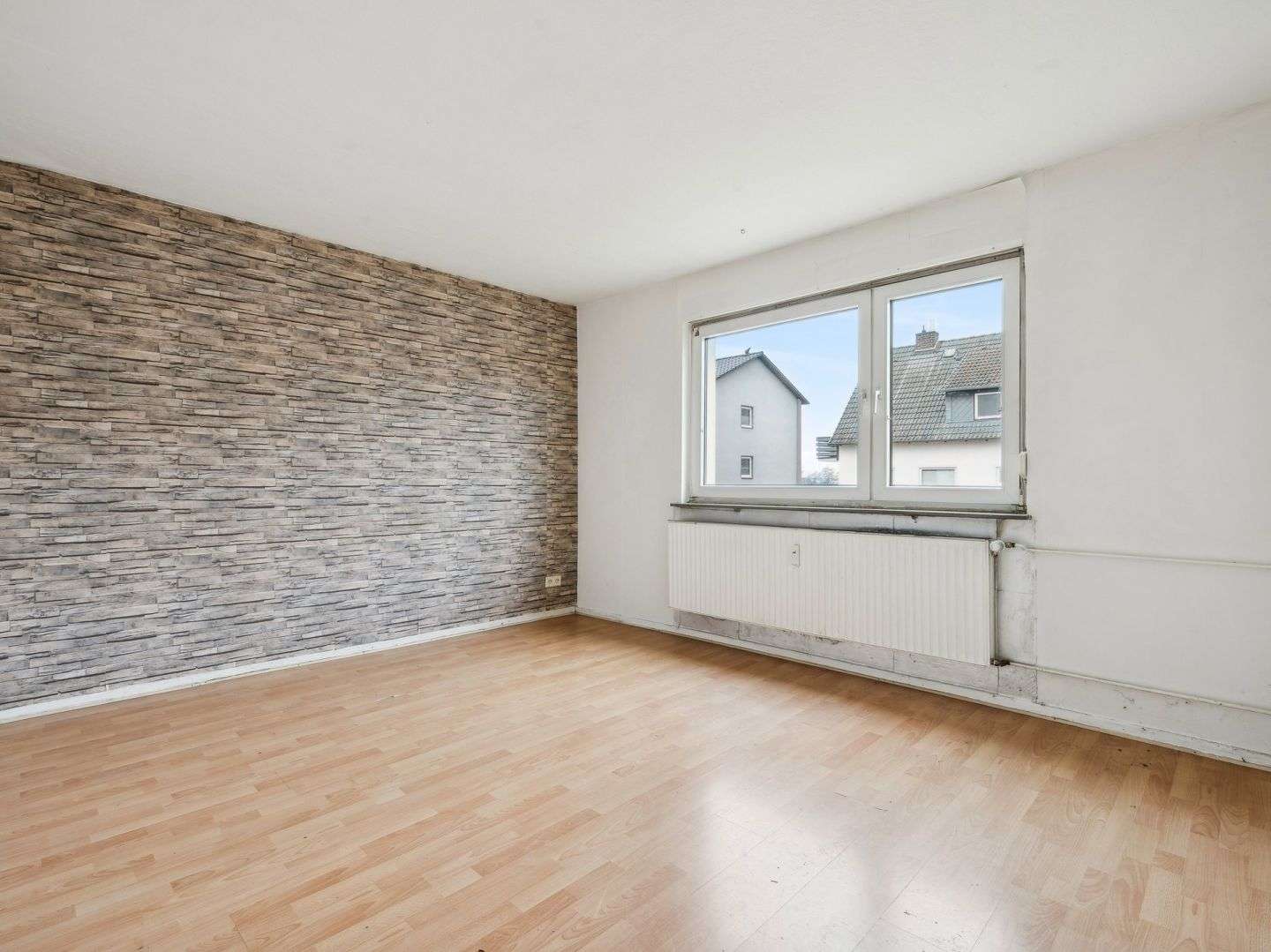 Immobilie in Nordstemmen - Nordstemmen-Heyersum: Zweifamilienhaus mit Garage auf ca. 833 m² großem Grundstück - Bild 1