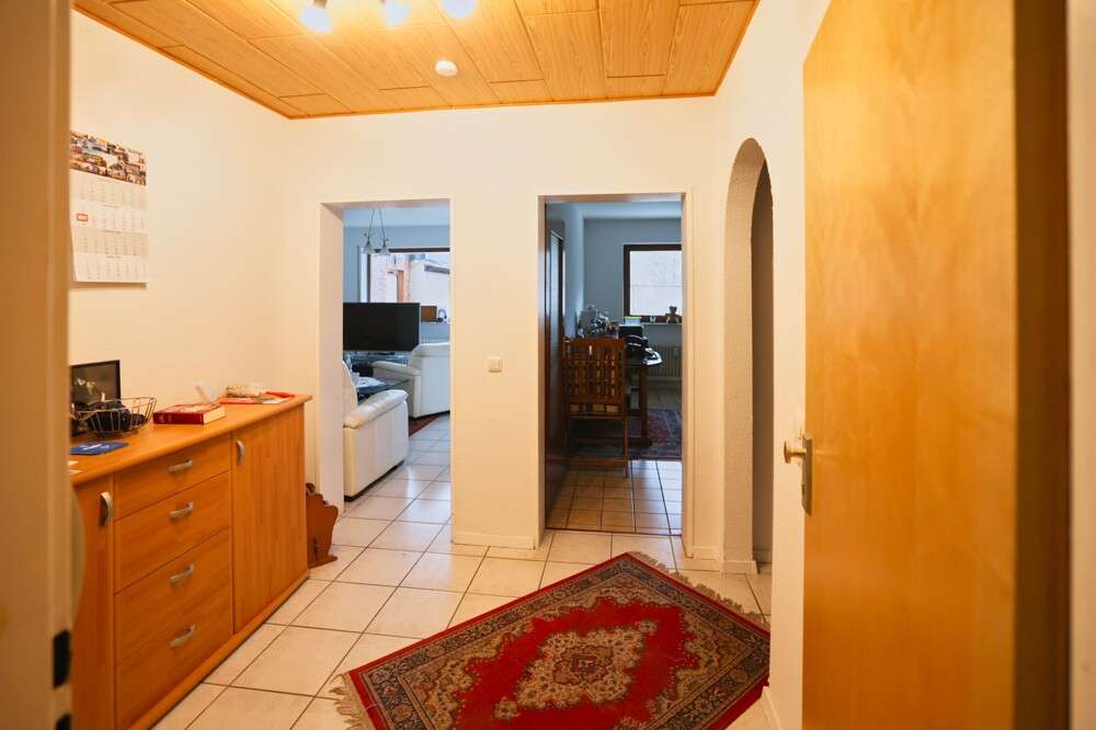 Immobilie in Lahnstein - 4-Parteien Mehrfamilienhaus mit Garage, Stellplätzen, Garten u. Terrasse in Lahnstein-Frierichssegen - Bild 12