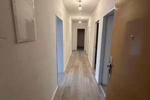 Renovierte 4-Zimmer-Wohnung mit neuer Einbauküche und Gemeinschaftsterrasse in Nbg. frei ab 09/2026 – Die vollständige Adresse der Immobilie erhältst du vom Anbieter., 90478 Glockenhof, Nürnberg – Vorschaubild 6