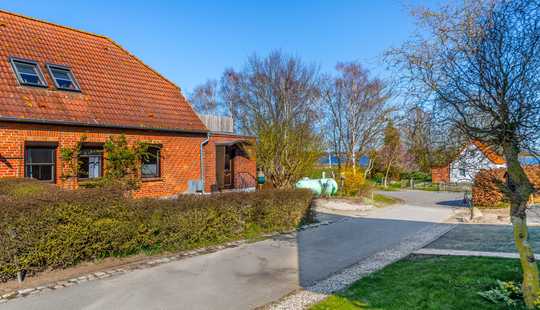 Bild von Charmantes Reihenendhaus auf Insel Poel – Ostseenähe, Naturidylle & 2 Wohnungen, mit Balkon & Garten