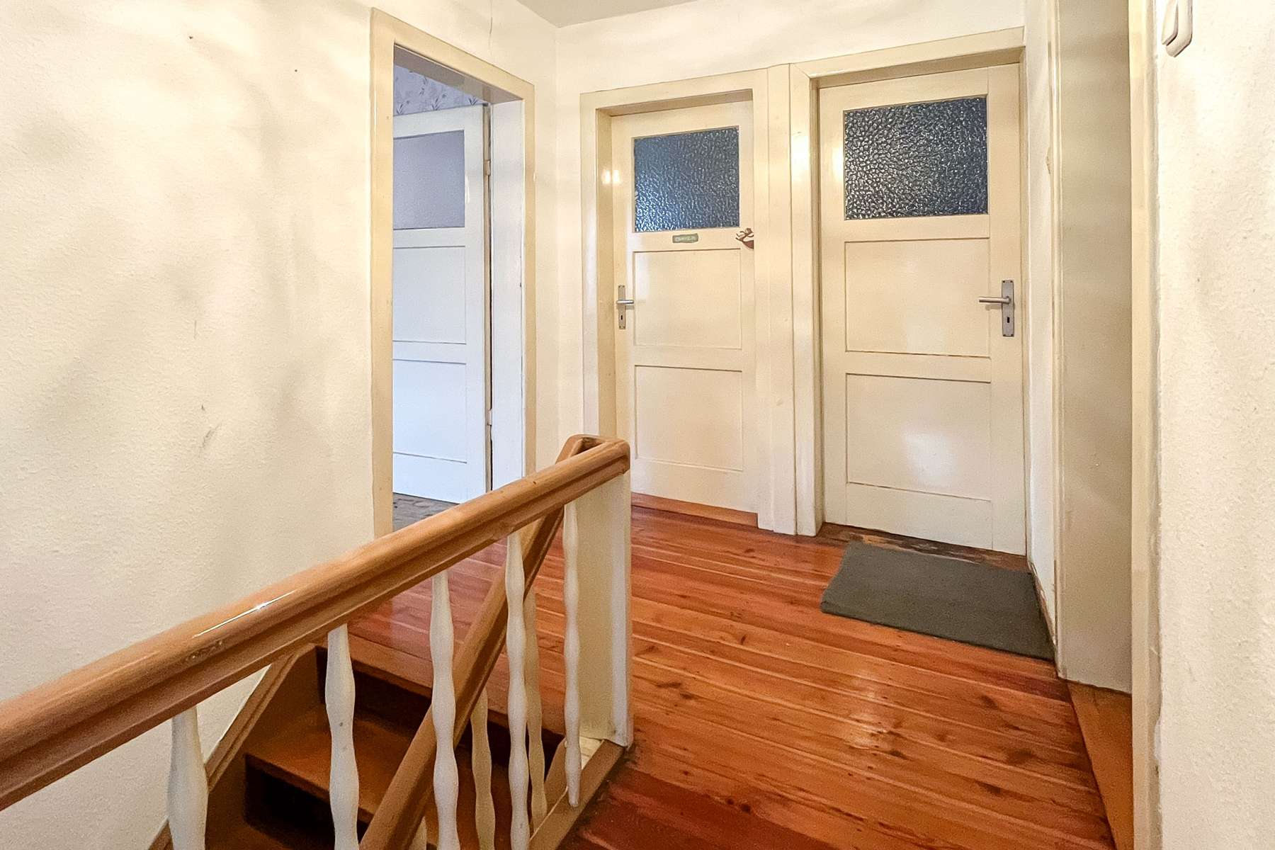 Immobilie in Hausen - Großzügiges Wohnhaus in naturnaher Lage - ein Rohdiamant für kreative Gestalter - Bild 3