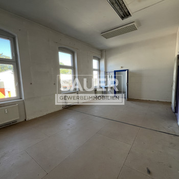 94 m² Gewerbeeinheit mit drei Räumen im 1. OG in Reinickendorf *2467*