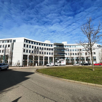 Ab sofort frei: (Plug & Play) – Flexible Vertragslaufzeiten – Viele Stellplätze –Kantine im Haus