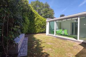 DESIGN-BUNGALOW MIT EXKLUSIVEM WINTERGARTEN, WÄRMEPUMPE & WOHNGESUNDEM RAUMKLIMA