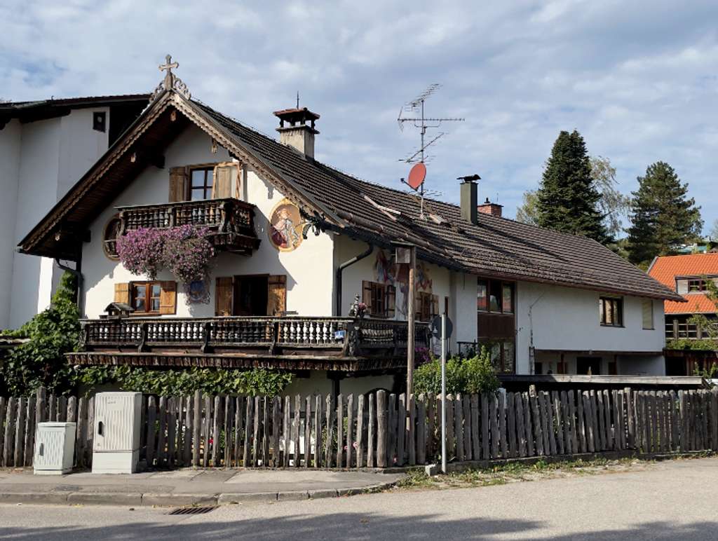 Immobilie in Schäftlarn - Rarität in Hohenschäftlarn: Charmantes Zweifamilienhaus mit S-Bahn-Anschluss & Kamin - Bild 4