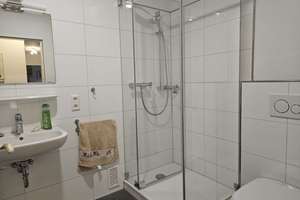 Wolfartsweier: Verfügbare 5-Zi-Whg, Hochparterre, EBK, Bad, sep. G-WC, 3 Balkone, voll unterkellert – Die vollständige Adresse der Immobilie erhältst du vom Anbieter., 76228 Wolfartsweier, Karlsruhe – Vorschaubild 10