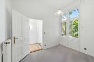 Bezugsfreie Altbauwohnung in Grunewald mit Garten und 4 Meter hohen Decken – 14193 Grunewald, Berlin – Vorschaubild 9