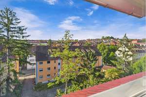 Große und praktisch geschnittene Dachgeschoßwohnung wartet auf neue Bewohner – Die vollständige Adresse der Immobilie erhältst du vom Anbieter., 70188 Ostheim, Stuttgart – Vorschaubild 2
