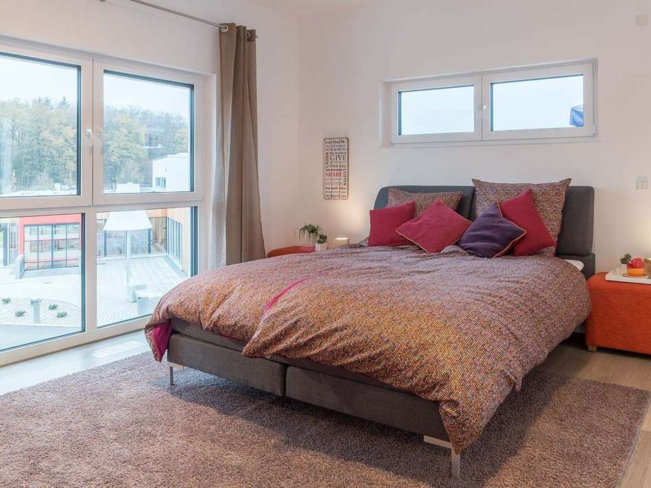 Modernes Schlafzimmer mit Ausb