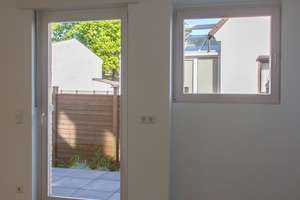 Schöne, frisch sanierte 2- Zimmer  Wohnung mit Gartenanteil in ruhiger Lage!