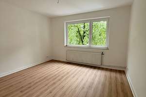 Top sanierte 2 Zimmer Wohnung mit Balkon und zusätzlichem Raum im Dachgeschoss – Sternwartstraße 10, 40223 Bilk, Düsseldorf – Vorschaubild 3