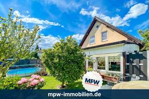 Wohnen im Grünen – Energiesparhaus mit Wintergarten & Pool