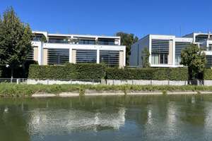 Architekten Loftreiheneckhaus mit Bergblick am Mangfallkanal, 2024 luxussarniert