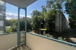 Für Junge Familien die perfekte 2 Zimmer Wohnung mit Balkon | EBK auf Wunsch – Eckersbacher Höhe 97, 8066 Eckersbacher Höhe (E1-E4), Zwickau – Vorschaubild 2