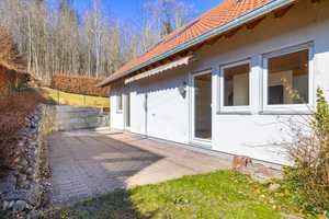 Wohnen am Waldrand: Großzügiges Einfamilienhaus mit direktem Waldzugang, 6 Zimmern und großem Garten – Augsburg (Kreis) – Vorschaubild 2