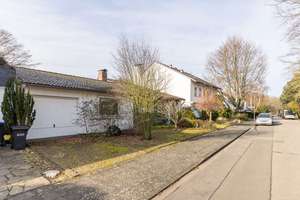Schönes Südwestgrundstück mit Bungalow im Malerviertel