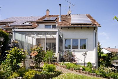 Helle, gepflegte Doppelhaushälfte im Top-Zustand mit Wintergarten und Einliegerwohnung