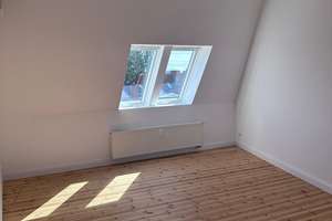 Schöne 2 Zimmer DG Wohnung in Spandau mit Terrasse und Klimagerät – Die vollständige Adresse der Immobilie erhältst du vom Anbieter., 13581 Wilhelmstadt, Berlin – Vorschaubild 2